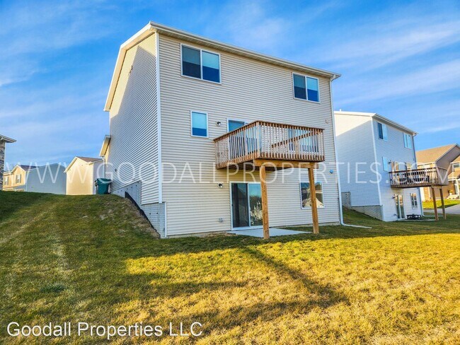 Foto del edificio - 4 br, 2.5 bath House - 228 Maple Ave