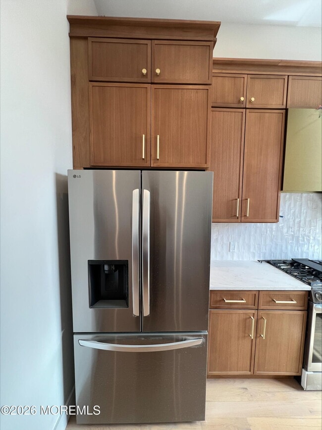 Building Photo - 42 Monmouth St