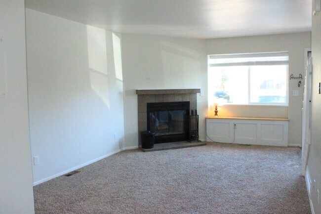 Foto del edificio - 4759 Live Oak Dr