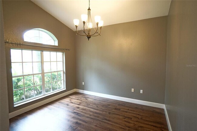 Foto del edificio - 16612 Meadow Grove St