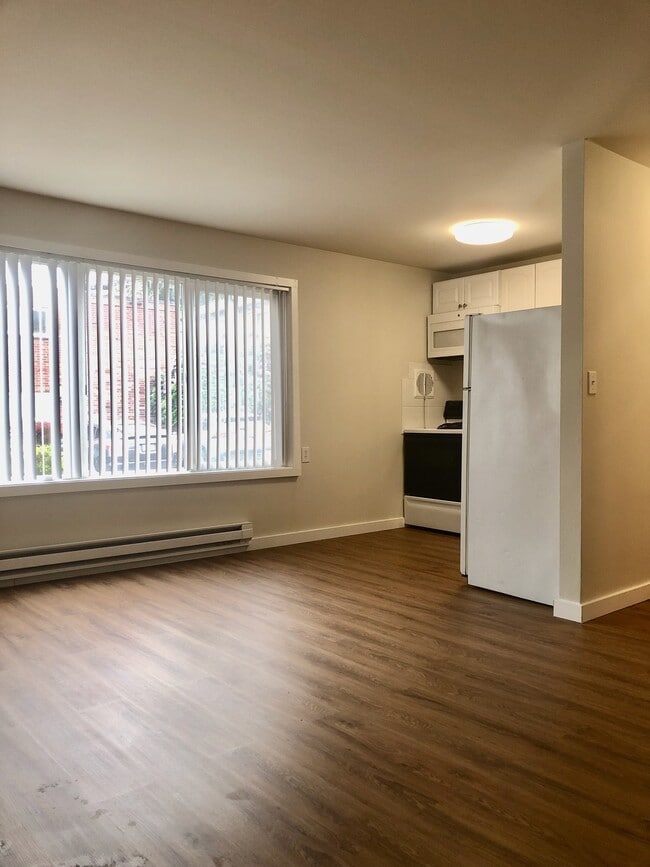 Building Photo - 3604 NE 73rd Pl