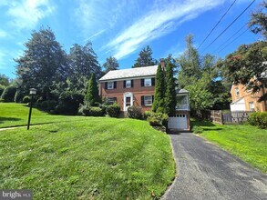 Building Photo - 9422 Locust Hill Rd