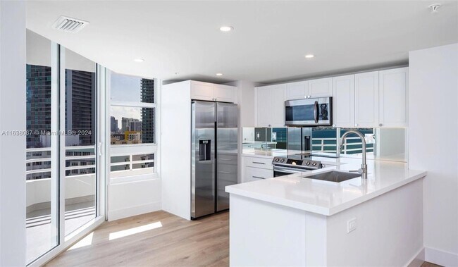 Foto del edificio - 555 NE 34th St