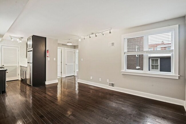 Building Photo - Captivating 2 Bedroom Unit in Capitol Hill...