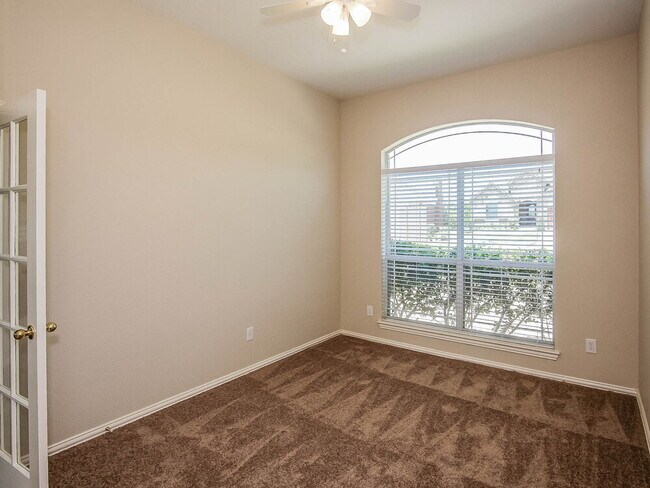 Foto del edificio - 6428 Canyon Lake Dr