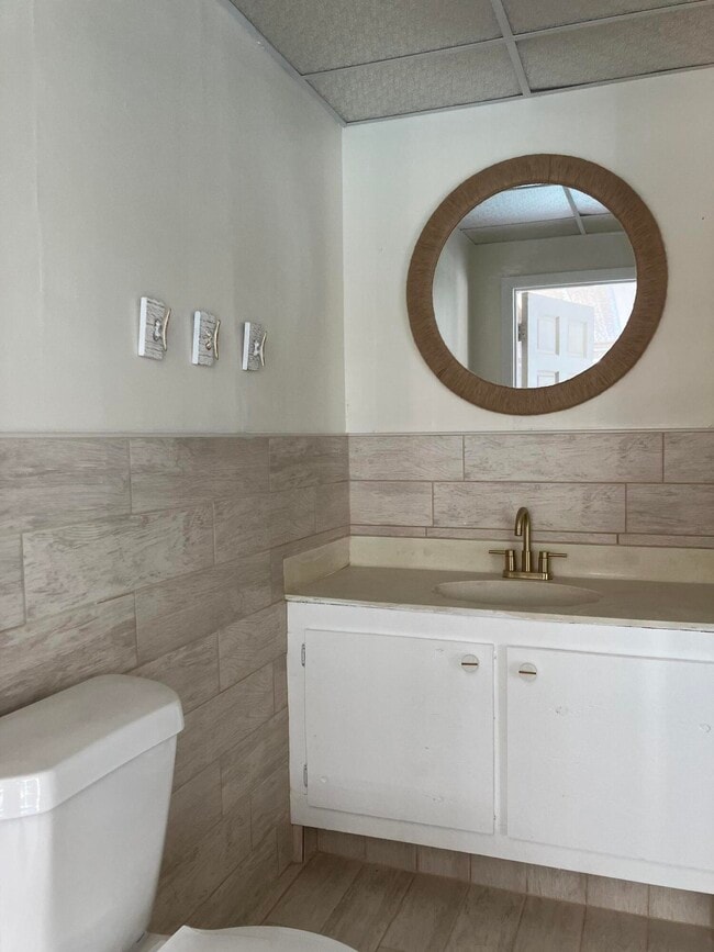 Building Photo - 2309 NE Rustic Way