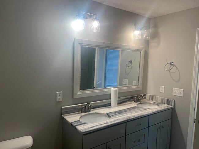 Foto del edificio - 728 Pleasant Meadow Ln