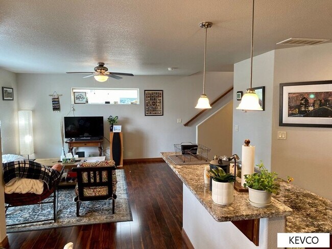 Foto del edificio - Expansive Newer Construction Townhome!
