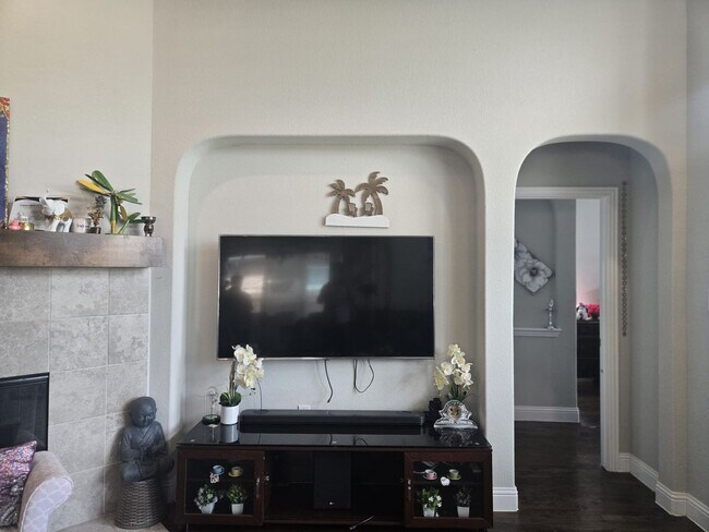Foto del edificio - 2449 Twin Oaks Dr