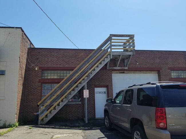 Secondary entrance - 426 S Central Ave