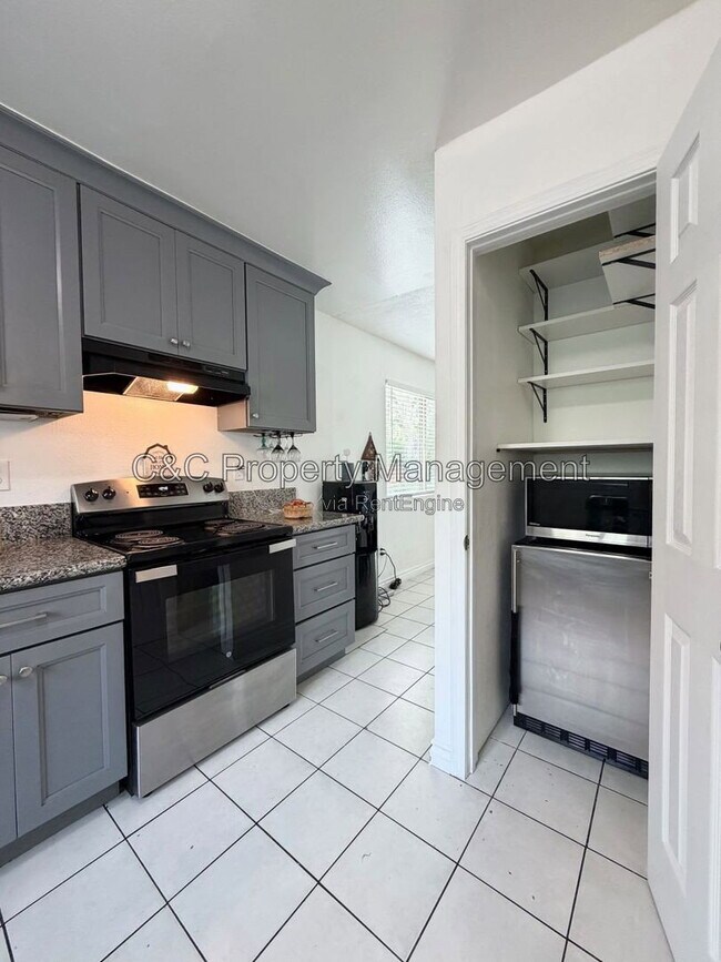 Building Photo - 7099 Russan Ln