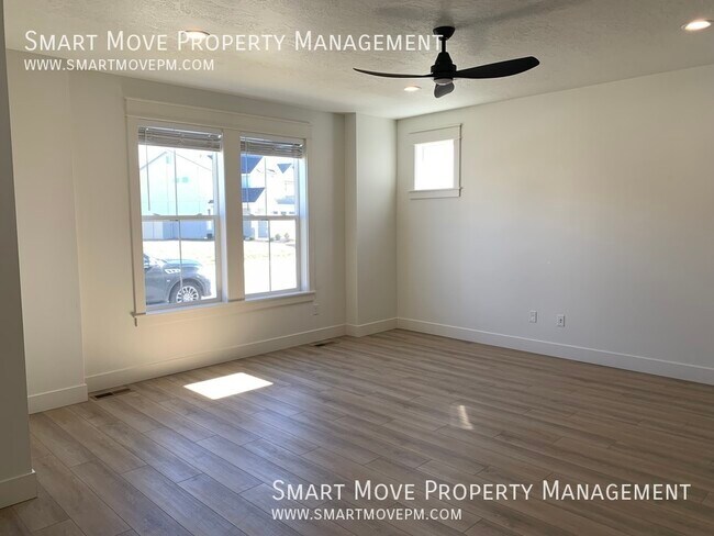 Building Photo - 3 bed home in The Grove at Pine 43