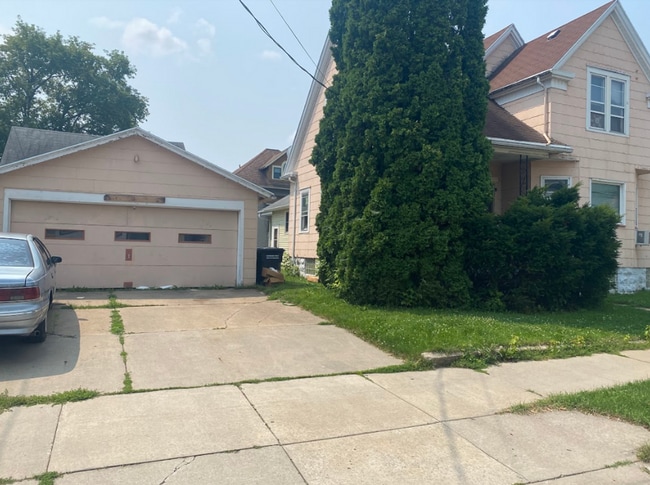Building Photo - Large 5 bedroom / 2 bath home in central O...