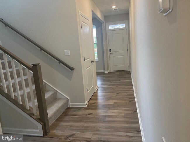 Building Photo - 11 FOREST GROVE Ave