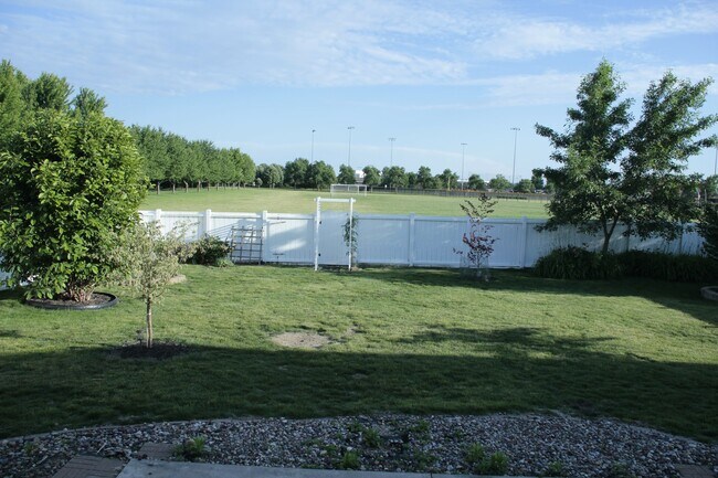 Foto del edificio - 3125 Old Jamestown Rd