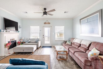 Building Photo - 998 Dolly St Building Photo - 998 Dolly St