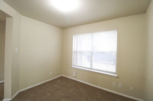 Foto del edificio - 16122 Branching Oaks