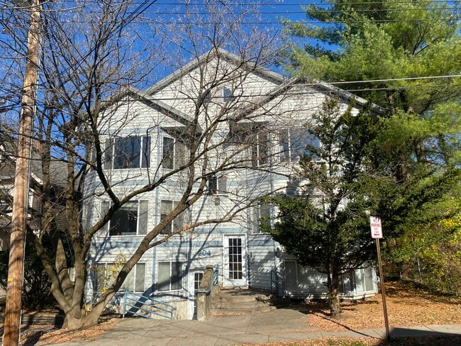 Building Photo - 204 Miller St