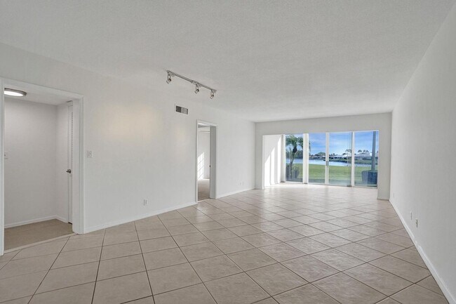 Foto del edificio - 169 Atlantis Blvd