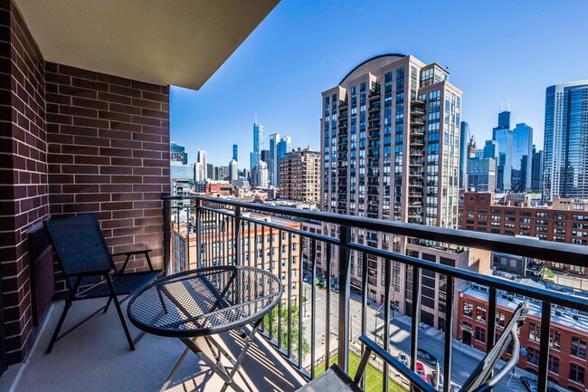 Foto del edificio - 451 W Huron St