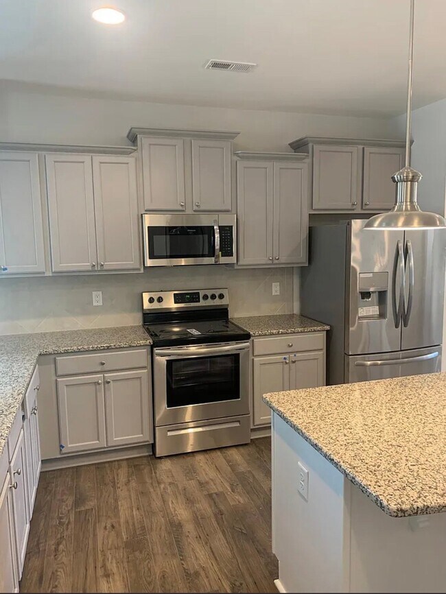 Building Photo - 1160 Camellia Dr