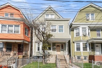 Building Photo - 77 Maple Ave