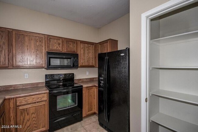 Foto del edificio - 7034 McMahon Way