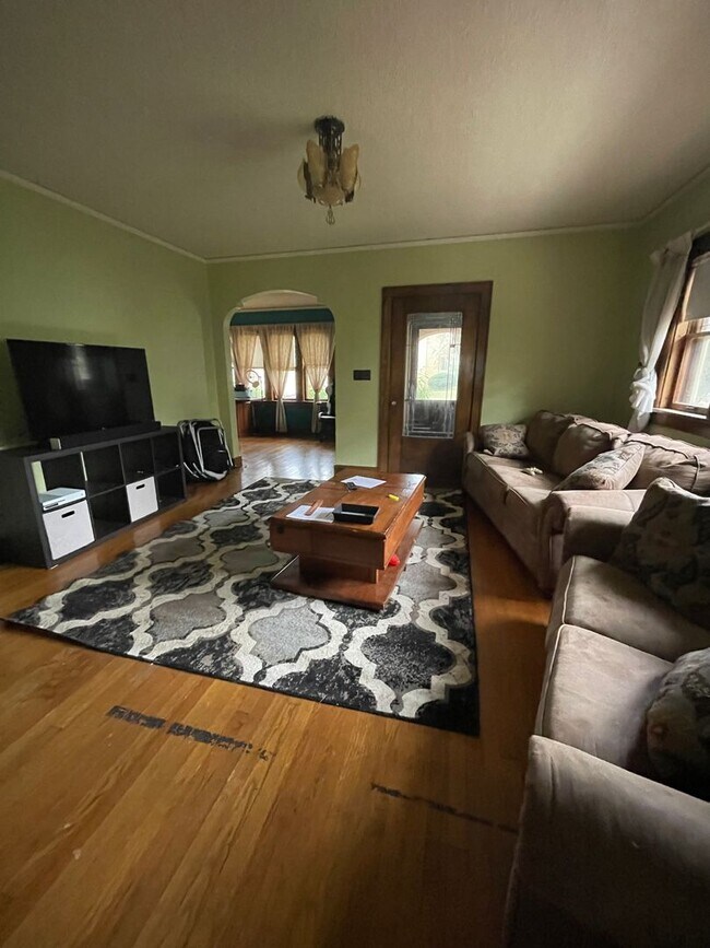 Foto del edificio - Large Single Family Home in Heart of La Cr...