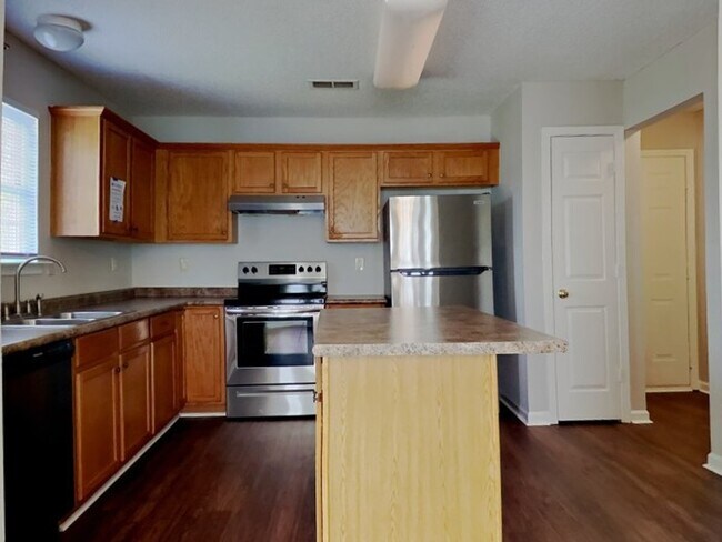 Building Photo - Save 1/2 on Rent by Aug. 31st!