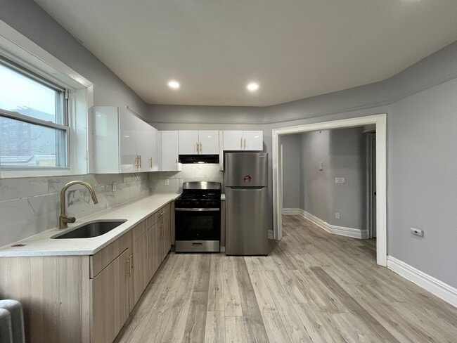 Building Photo - 316 Summit Ave