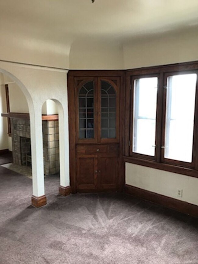Foto del edificio - 4049 N Elmhurst Rd