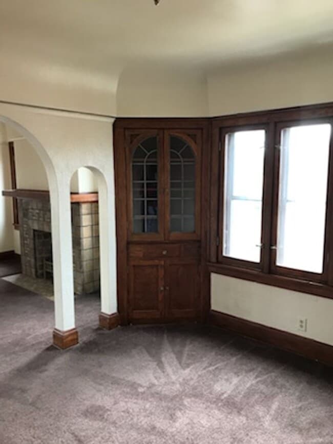 Building Photo - 4049 N Elmhurst Rd