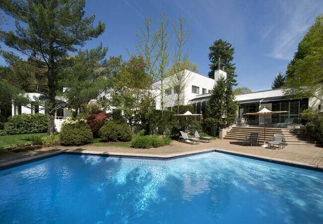 Foto del edificio - 132 Yarmouth Rd