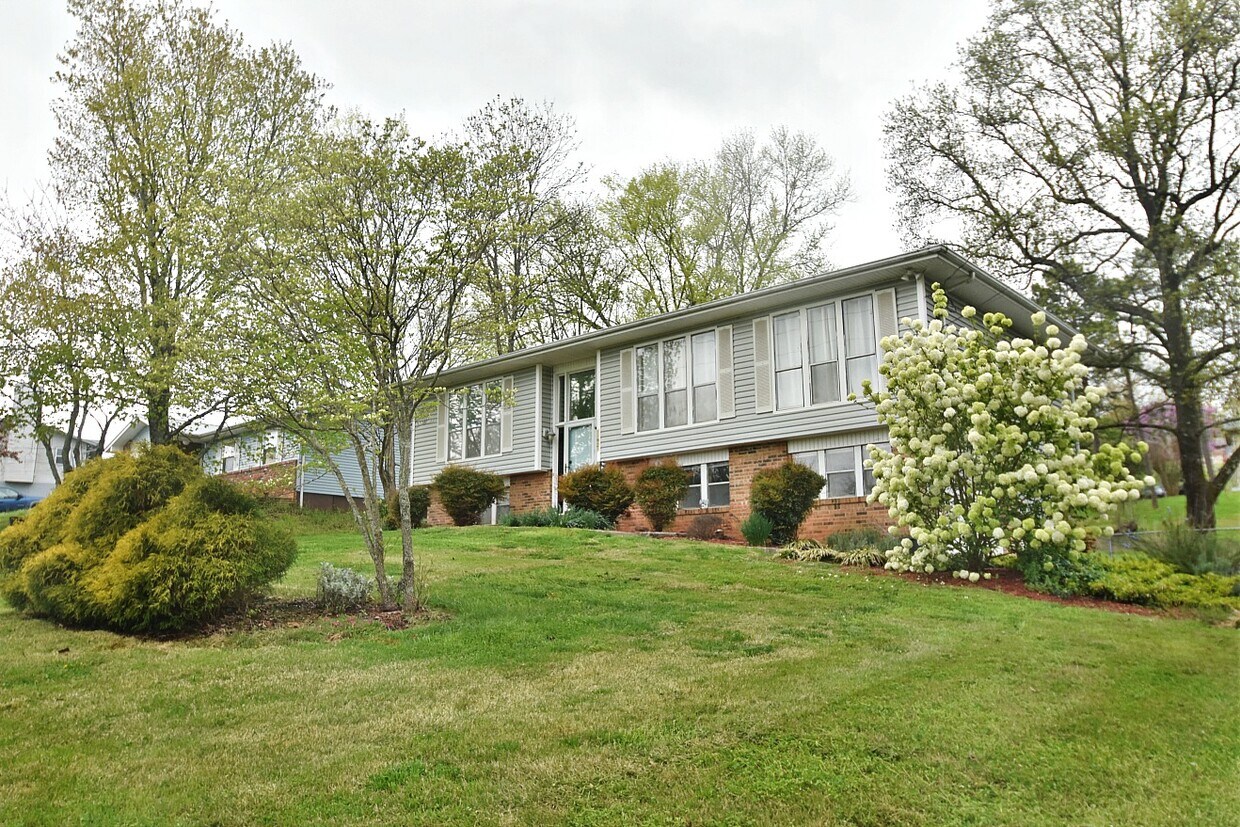11921 Midhurst Dr, Knoxville, TN 37934 House Rental in Knoxville, TN