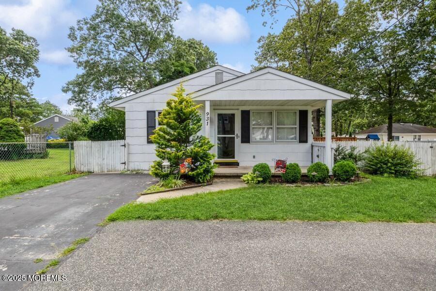 Foto principal - 931 Cypress Ave