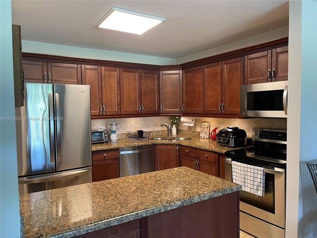 Building Photo - 9101 Jacaranda Ln