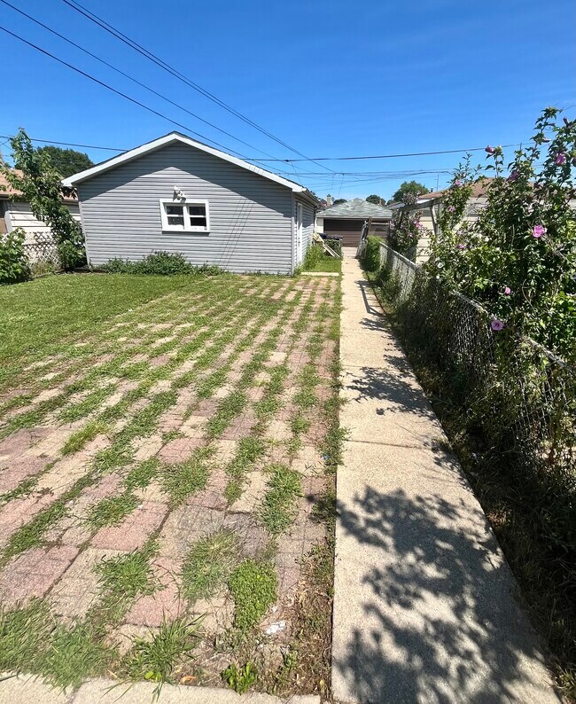 Building Photo - 3241 S 53rd Ct
