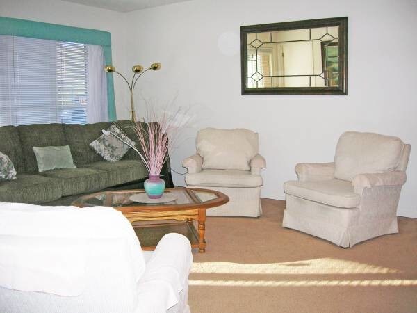 Living room - 2017 Crystal Bay Ct