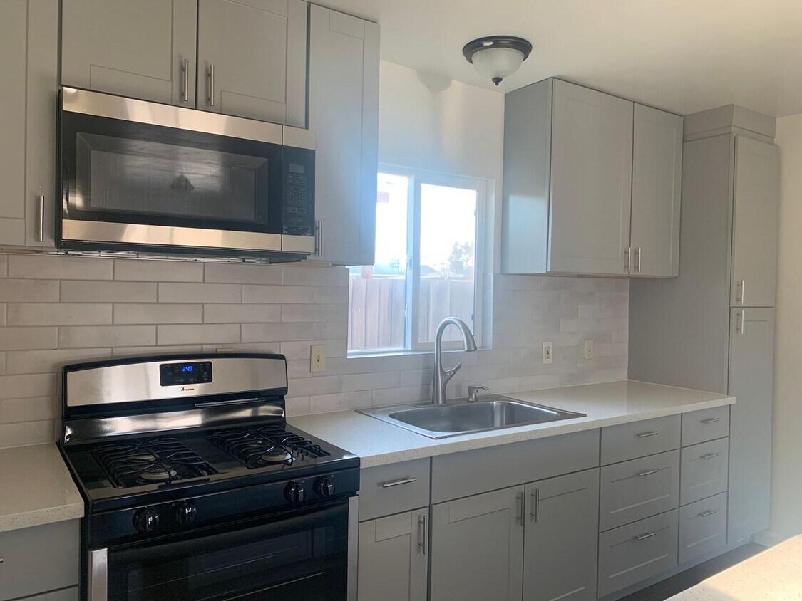 Primary Photo - Miracle Realty