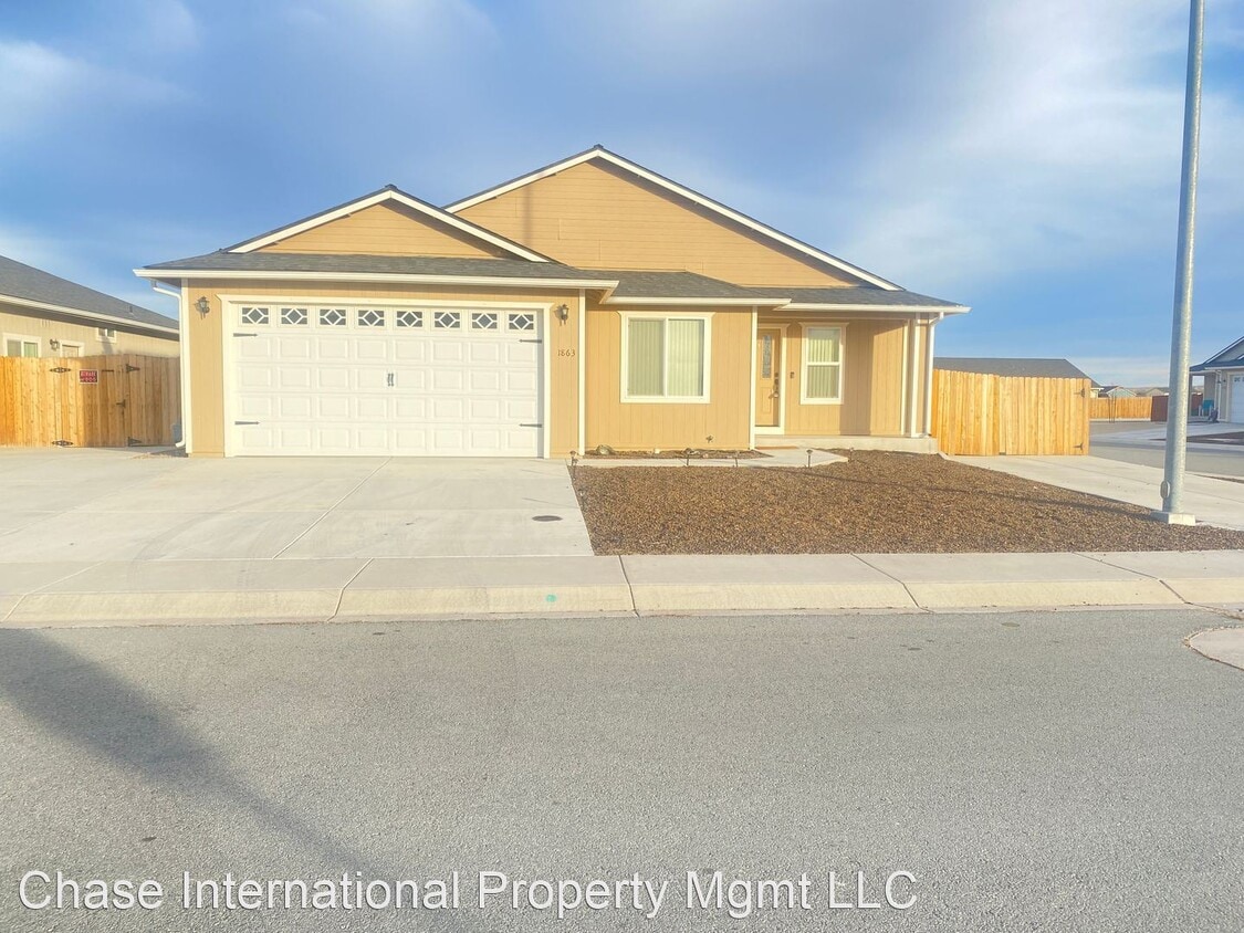 3 br, 2 bath House 1863 Endeavor Lane House for Rent in Fernley, NV