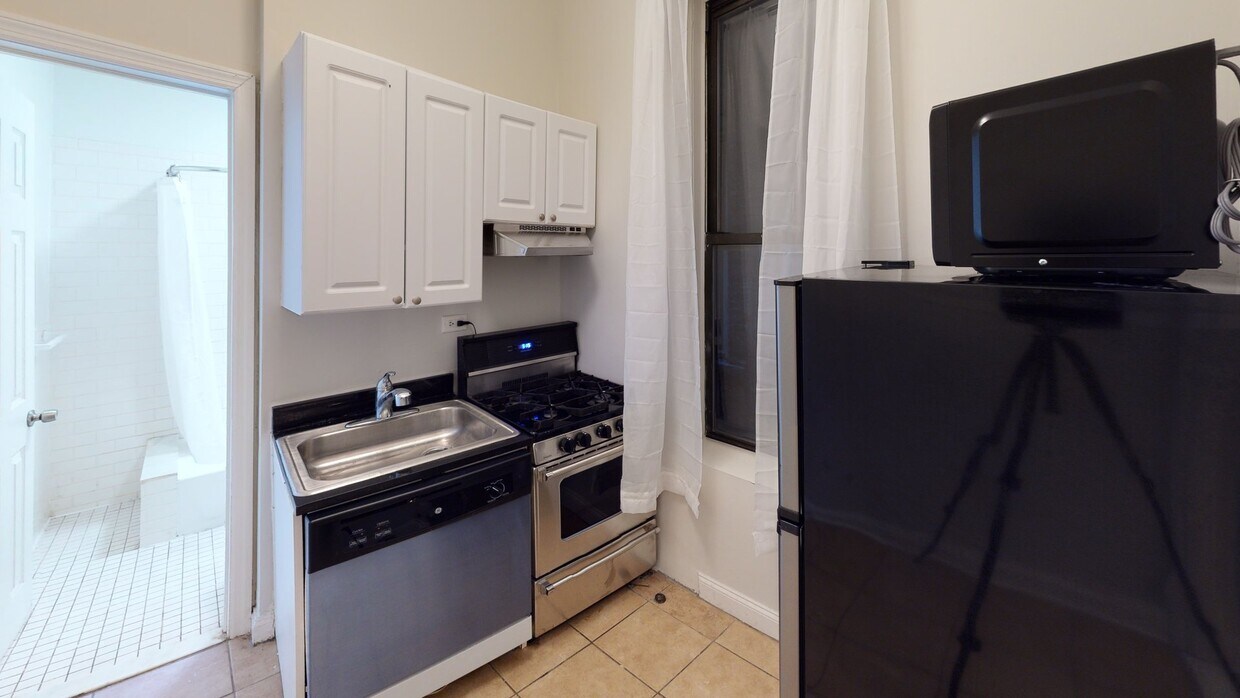 Photo - 715 E 5th St Apartment