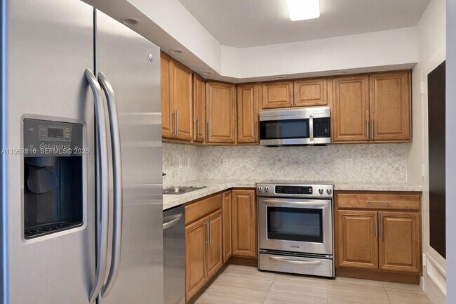 Foto del edificio - 400 Kings Point Dr