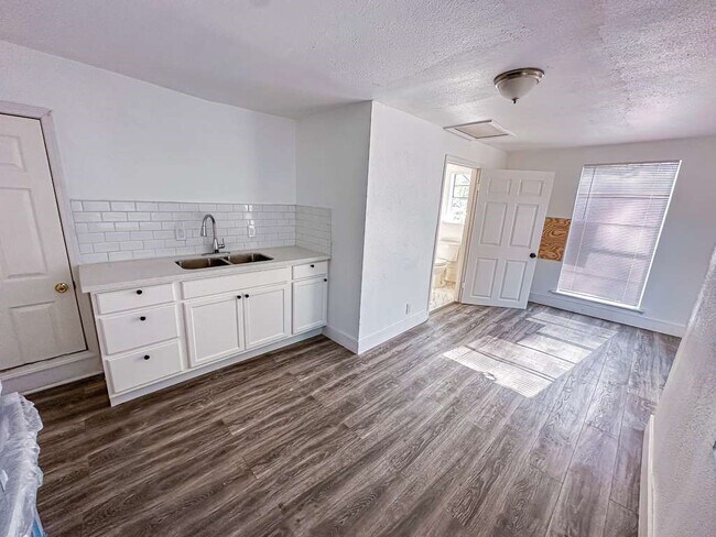 Building Photo - 2555 Pierce St