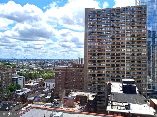 Building Photo - 1324 Locust St
