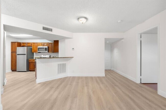 Building Photo - 8851 Wiles Rd