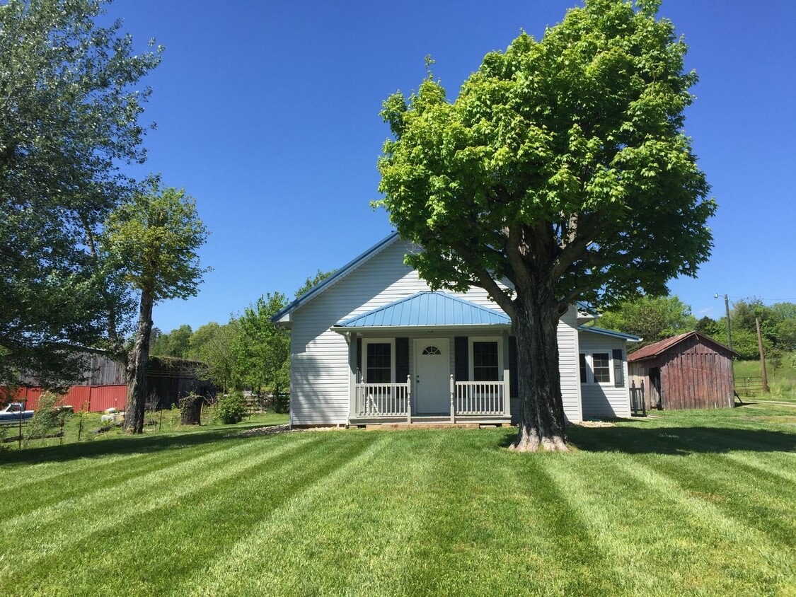 Primary Photo - Remodeled Farm Home in Morristown 2 Bed + ...