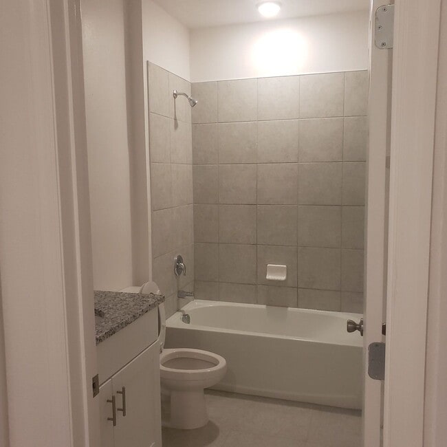 Foto del edificio - Like new spacious Townhome in Wesley Chapel! 3bedrooms/2.5 bathrooms/2 car garage