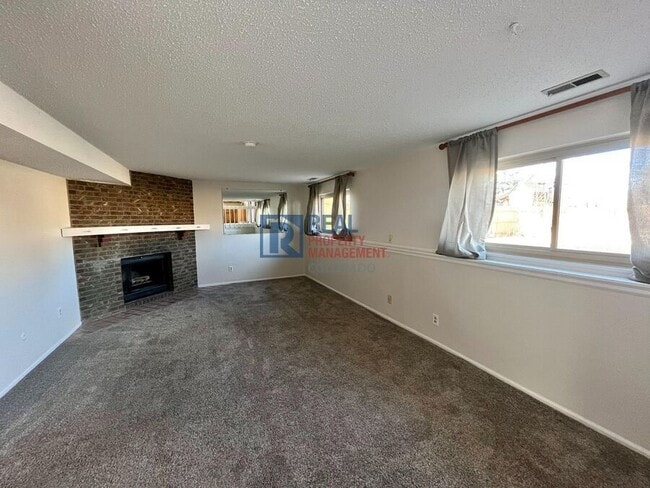 Building Photo - 5070 Montebello Pl