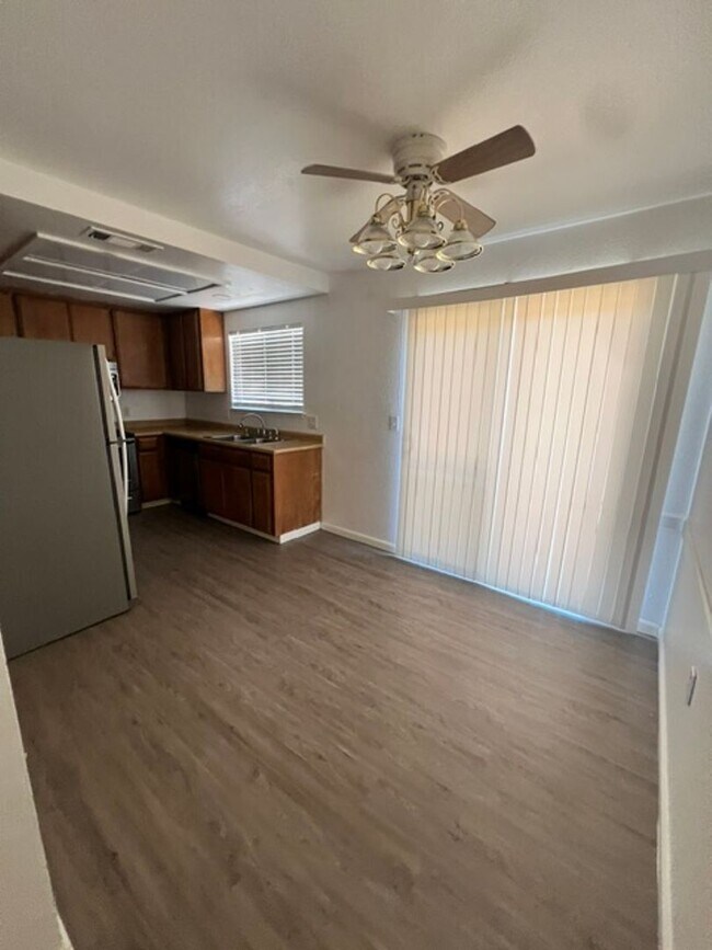 Foto del edificio - 1316 Chukar St