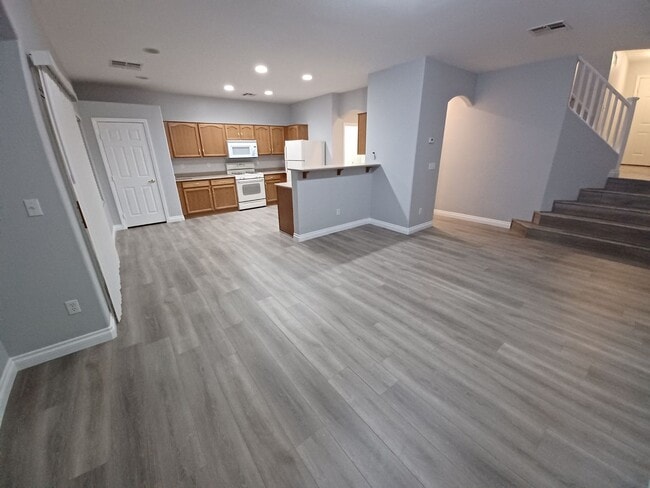 Building Photo - Stunning Home in Green Valley in Gated Com...